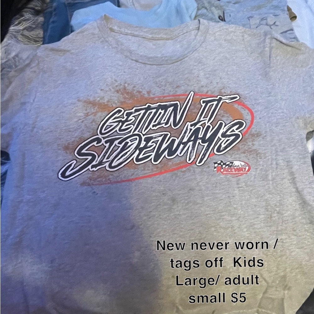 Gray Graphic Kids L T-Shirt  
Kids large / adult small
